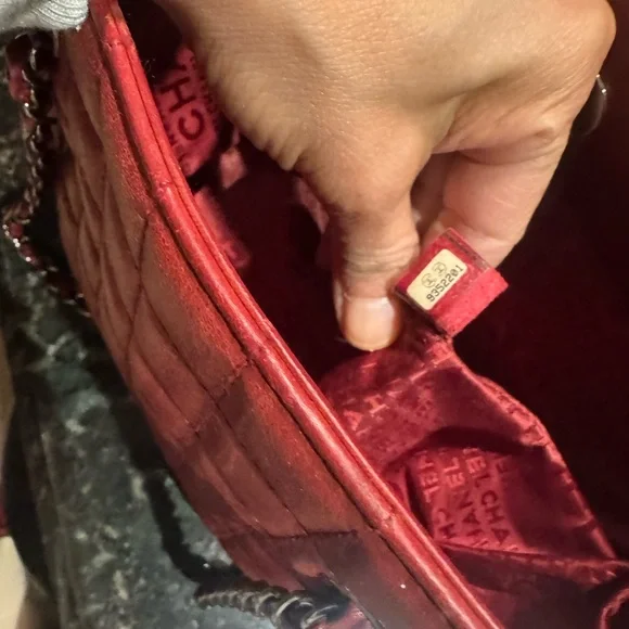 CHANEL Red Quilted chocolate bar Tote with Silver Chain - Picture 6 of 8